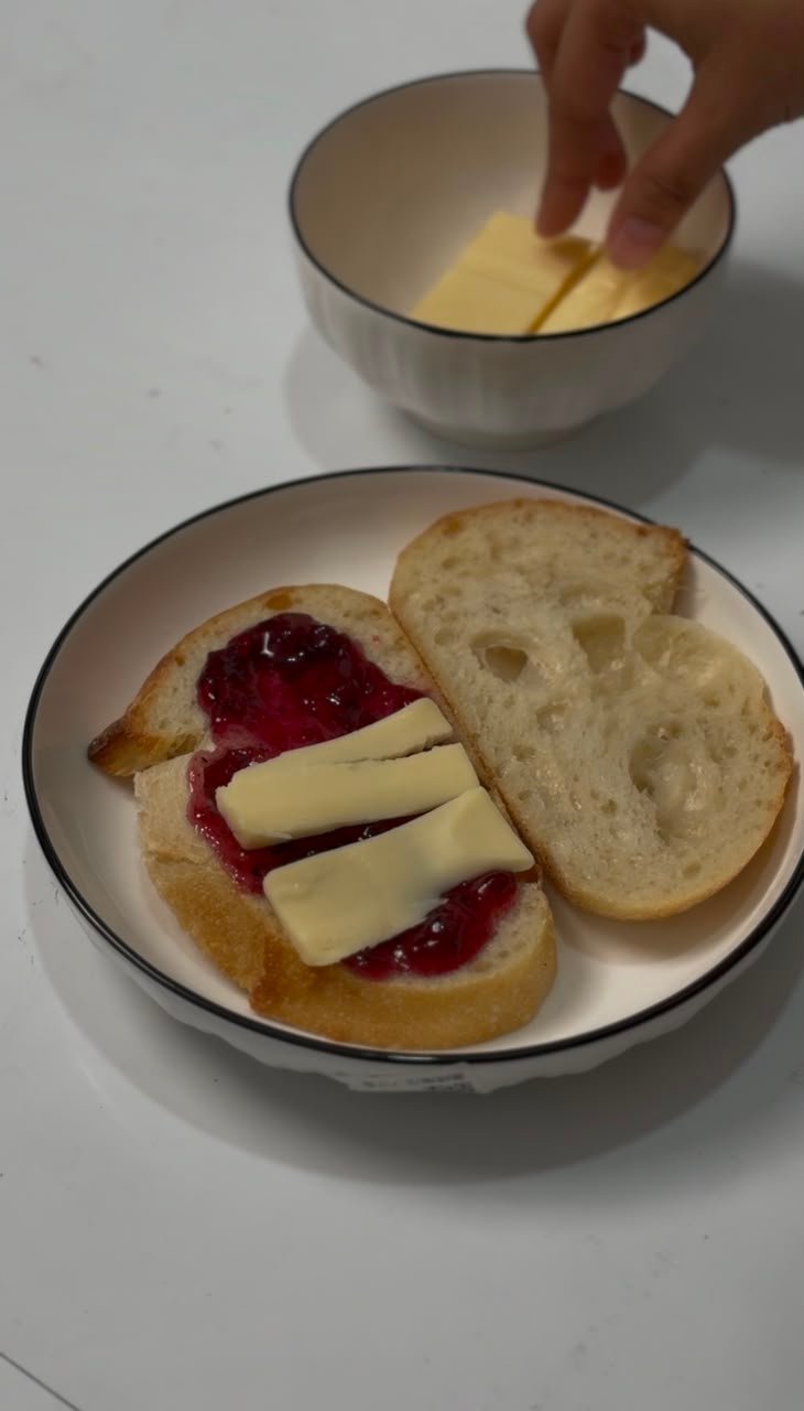 Langkah 2 membuat Resep Blueberry Cheese Toast Ala Quantum