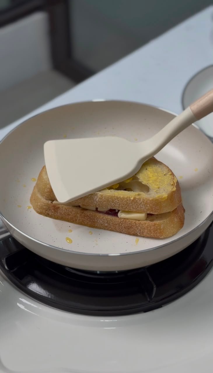 Langkah 3 membuat Resep Blueberry Cheese Toast Ala Quantum