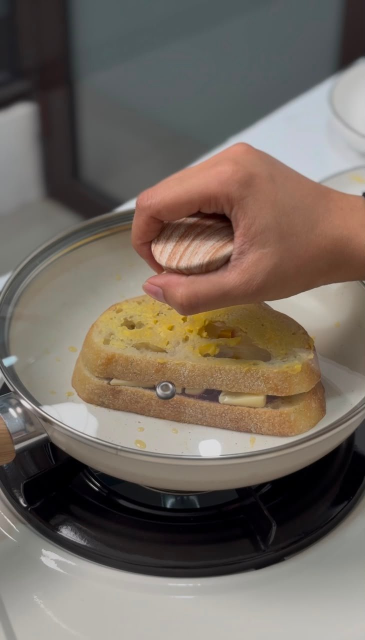 Langkah 4 membuat Resep Blueberry Cheese Toast Ala Quantum